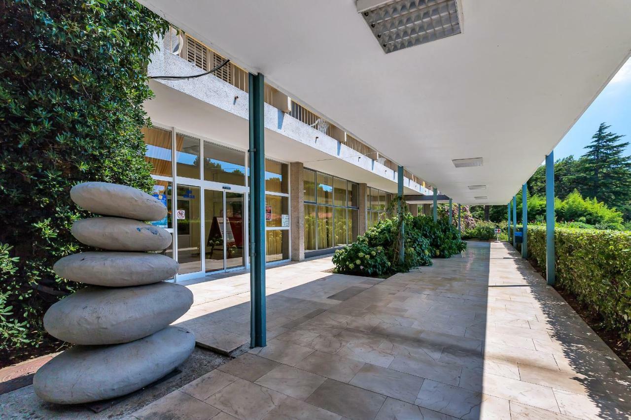 Hotel Alem Baška Voda Buitenkant foto